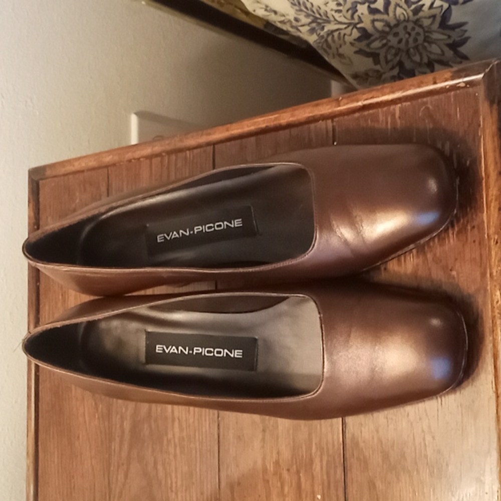 Evan picone brown low heels